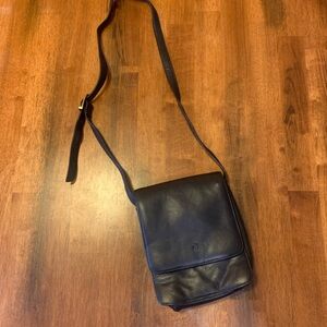 Etienne Aigner Navy Blue Leather Crossbody Bag Adjustable Strap Magnetic Snap